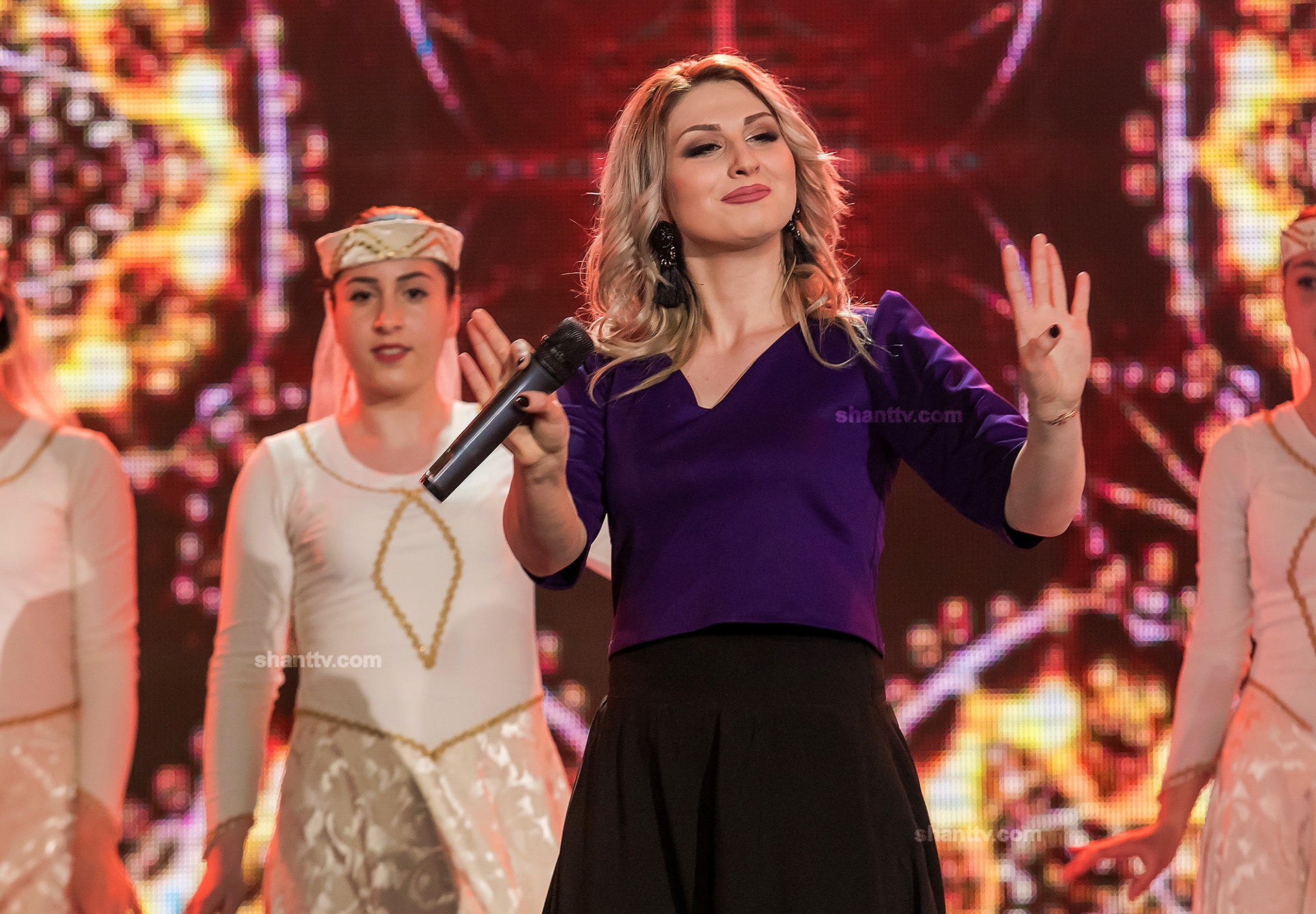 Կարմիր վարդի ալն եմ սիրում